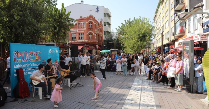 26'sında sokakta yine müzik vardı