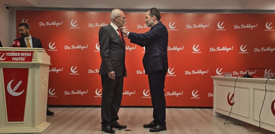 AK Partili eski belediye başkanı Yeniden Refah Partisi'ne katıldı