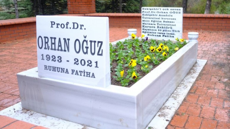 Anadolu Üniversitesinden Kurucusu Orhan Oğuz’a Büyük Vefa
