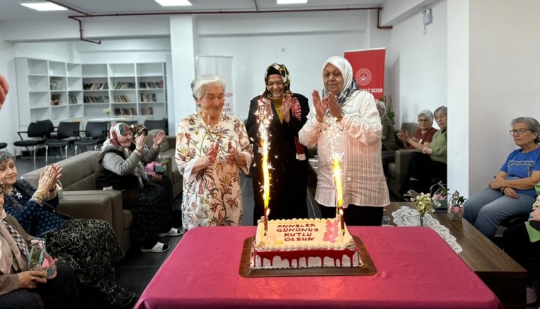 Ayşen Hoca Anneler Günü'nde onları unutmadı