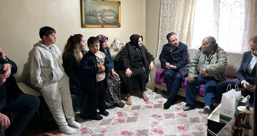 Ayşen Hoca Sazova Mahallesi'nde vatandaşları ziyaret etti