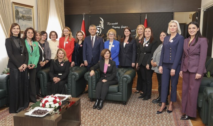 Başkan Ayşe Ünlüce CHP Genel Başkanı Özgür Özel ile görüştü