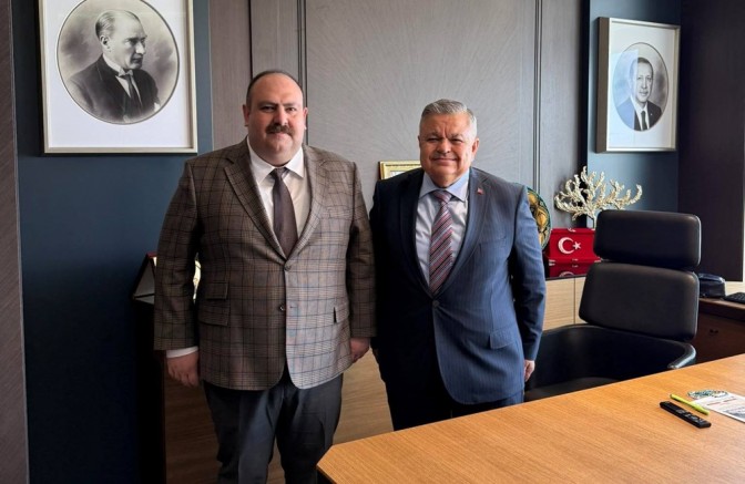 Başkan Hamamcı'nın bir ayağı Ankara'da bir ayağı İnönü'de