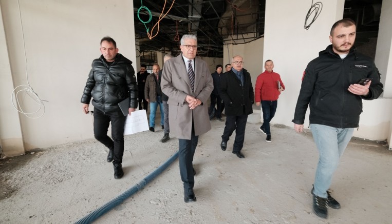 Başkan Nadir Küpeli yapımı devam eden binada incelemelerde bulundu