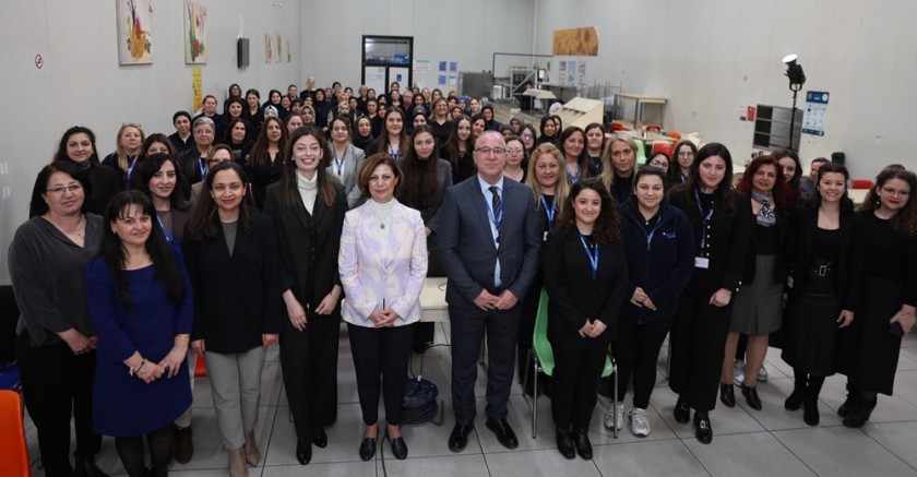 Başkan Ünlüce kadın çalışanlarla seminerde bir araya geldi
