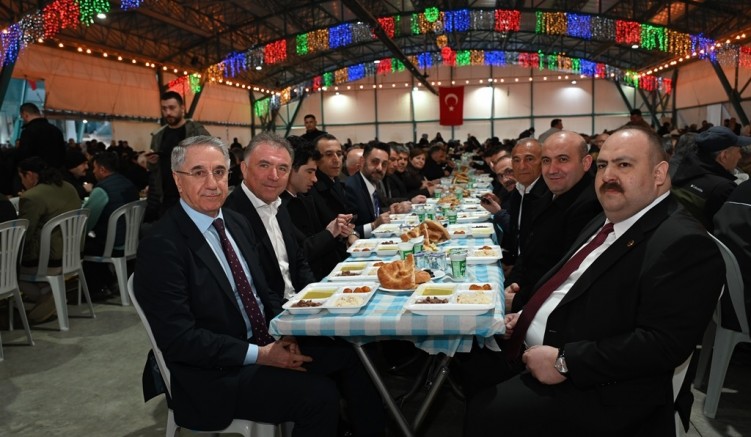 Binlerce kişi İnönü Belediyesinin iftar sofrasına misafir oldu
