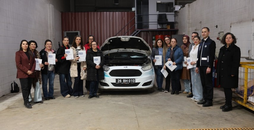 Büyükşehir'den kadınlara özel araba bakım kursu