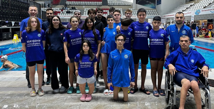 Büyükşehir sporcuları yarışmaya damga vurdu!