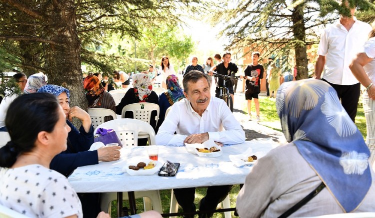 Deneyimli kafeler 13 farklı noktada vatandaşı buluşturuyor