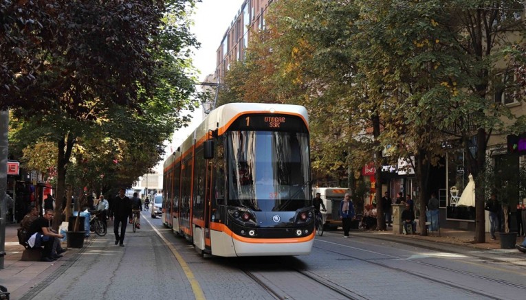 Eskişehir'de yarın tramvaylar Cumartesi, otobüsler Pazar saatlerine göre çalışacak