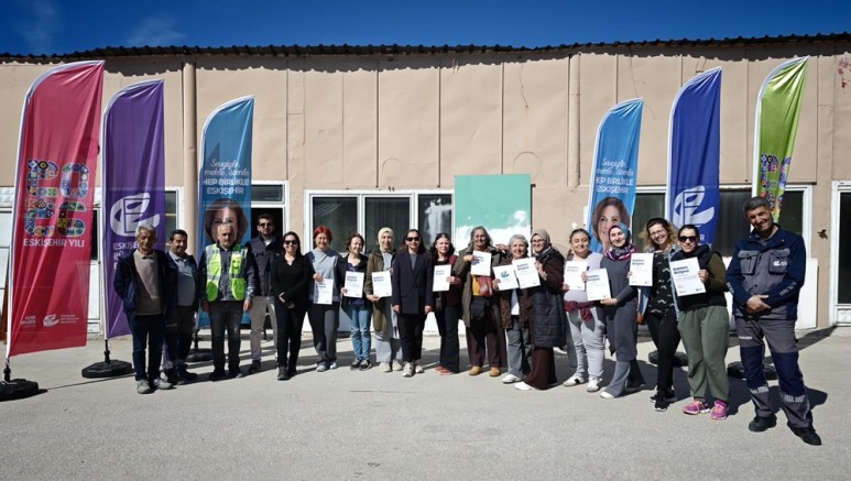 Eskişehirli kadınlar alçı ve boya kursuna tam not verdiler