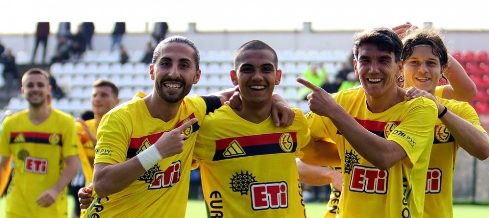 Eskişehirspor farklı galibiyet sonrası bir basamak yükseldi