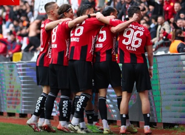 Eskişehirspor zirve yolunda kayıpsız ilerliyor