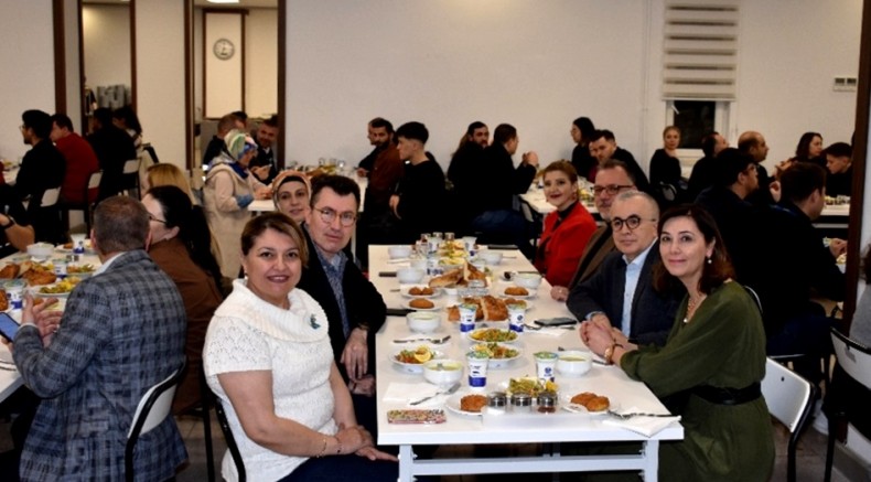 ESOGÜ Hastanesi personeli ve hasta yakanları iftar sofrasında buluştu