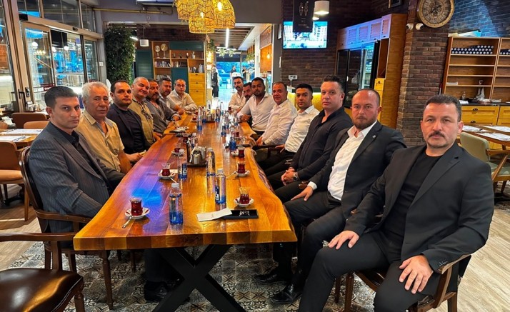 Geçmiş dönem Ülkü Ocakları il başkanları yemekte bir araya geldi