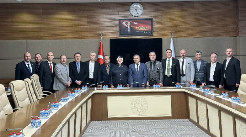 Gürcan, Okul Kıyafeti İmalatçılarını  TBMM'de ağırladı