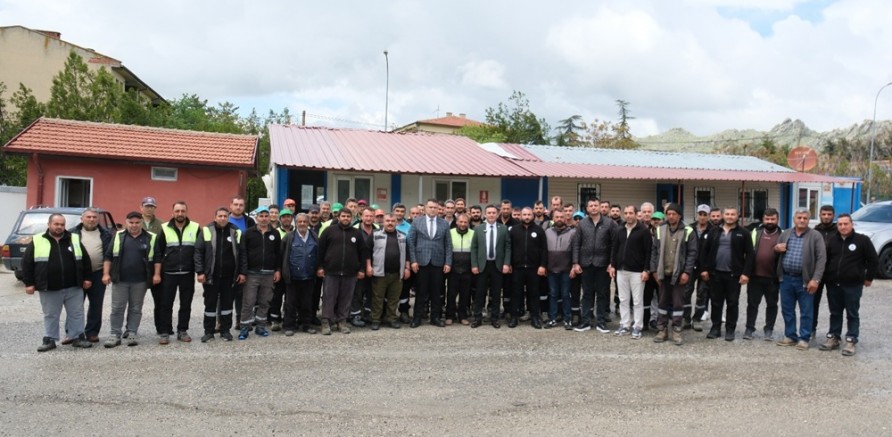 Habil Dökmeci bayram ikramiyesi ile emekçileri sevindirdi