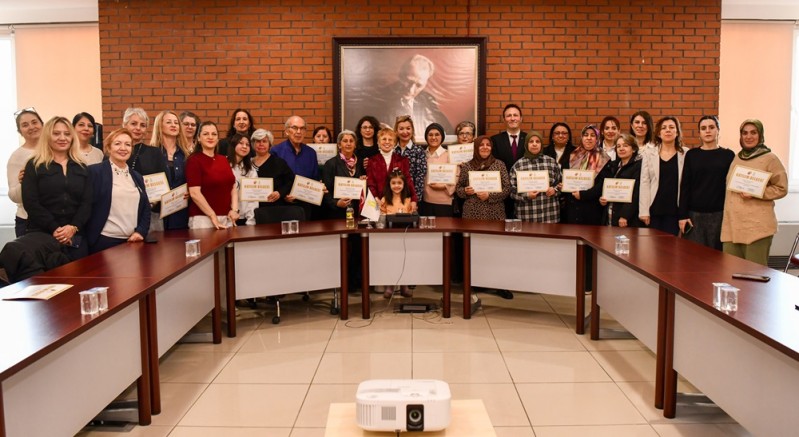 Hasta bakım eğitimini tamamlayanlar belgelerini aldılar
