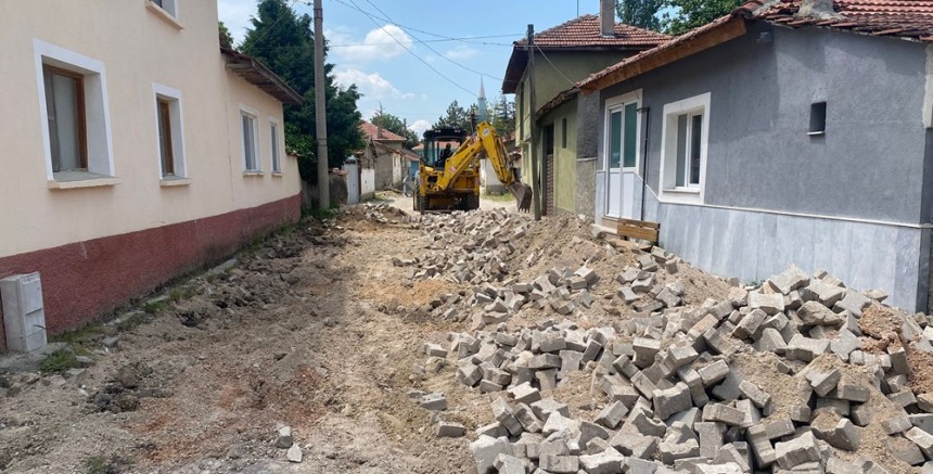 İnönü Belediyesi bozulan yolları derhal geri yapıyor