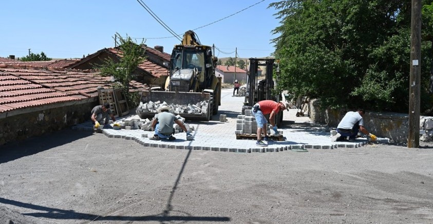 İnönü Belediyesi Dutluca Mahallesi'nde de kilit taşı  çalışması yapıyor