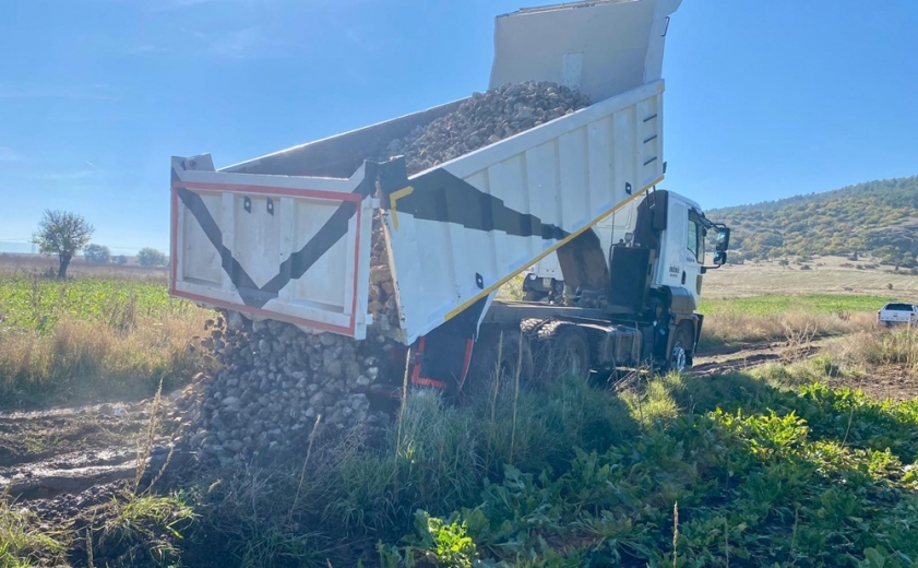 İnönü Belediyesi hasat eden çiftçiler için yoğun çalışıyor