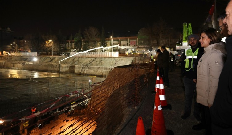 Kapalı pazar yerine 5 bin metreküp beton dökülüyor