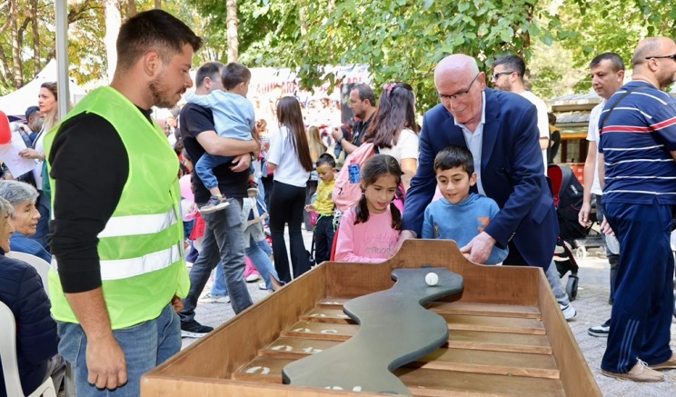 Kazım Kurt’tan annelere: “Parklarımızın kapıları size her zaman açık”