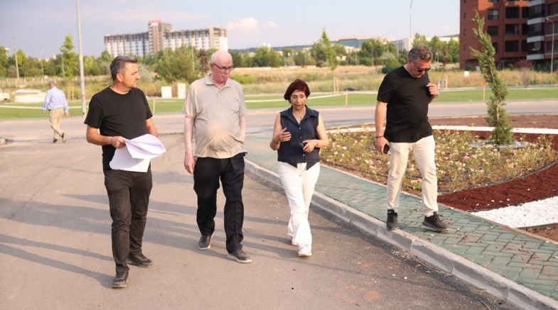 Kızılyer’de park yapımı ve peyzaj çalışmaları sürüyor