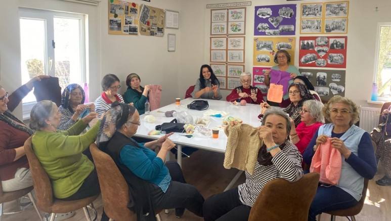 Koca Çınar müdavimlerinden Halk Market’e bayram sürprizi