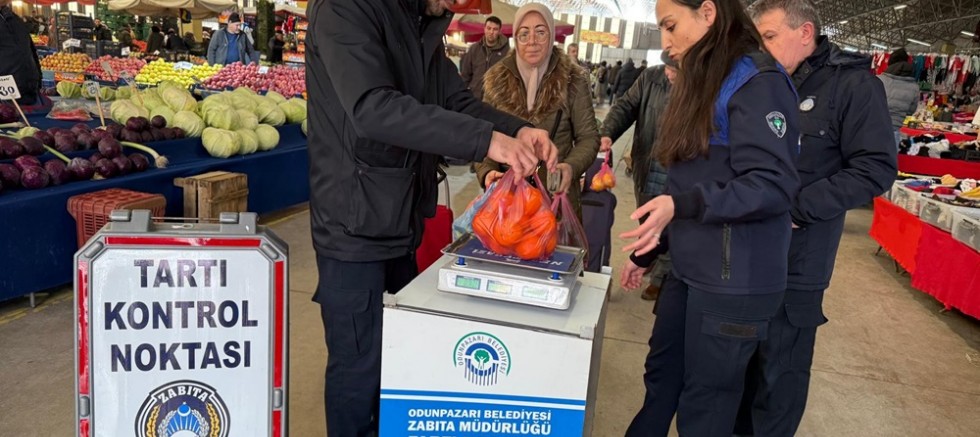 Odunpazarı Belediyesi’nden pazarlarda elektronik tartı denetimi