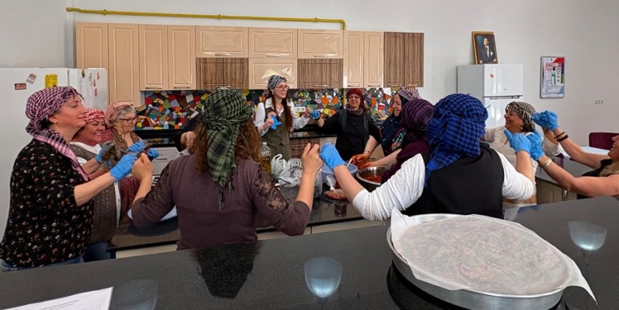 Odunpazarı'nda anneler bu hafta çiğ köftenin inceliklerini öğrendi