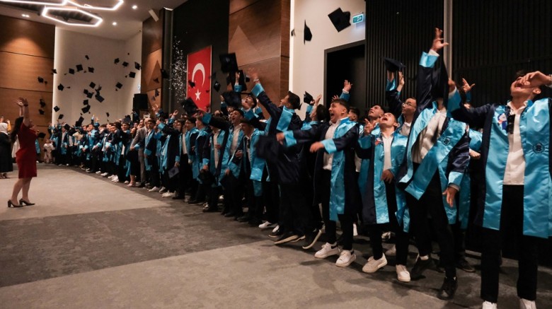 Özel EOSB Mesleki ve Teknik Anadolu Lisesi’nde mezuniyet heyecanı
