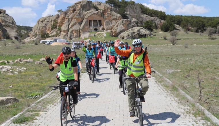 Pedaller tarihi Frig Vadisinde döndü