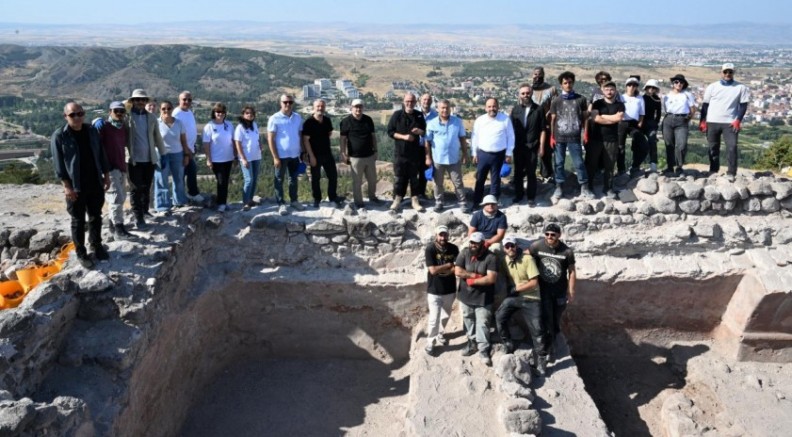 Rektör Adıgüzel'den Karacahisar Kalesi kazı alanı ziyareti