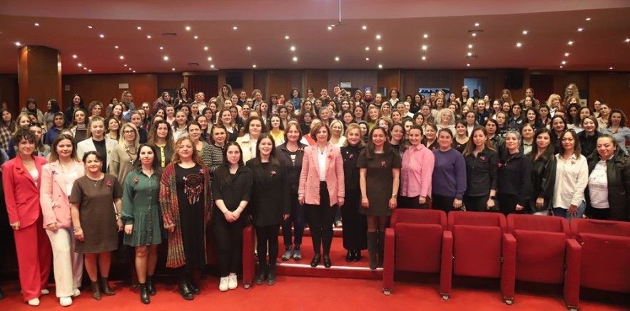 Şefkatlerini, merhametlerini ve dayanışmalarını da işlerine katıyorlar