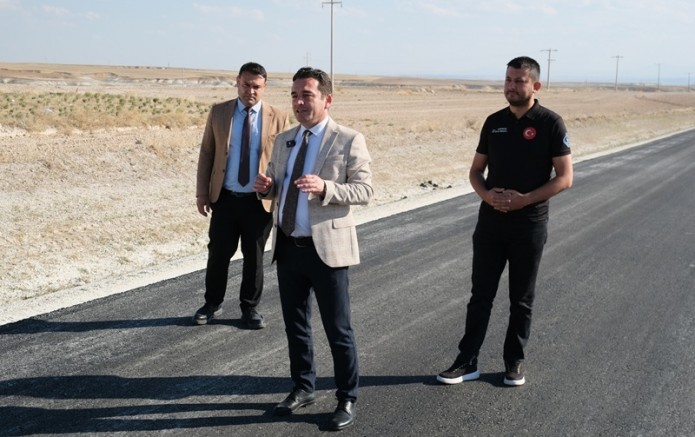 Sivrihisar-Çeltik bağlantı yolunda asfalt çalışmaları devam ediyor