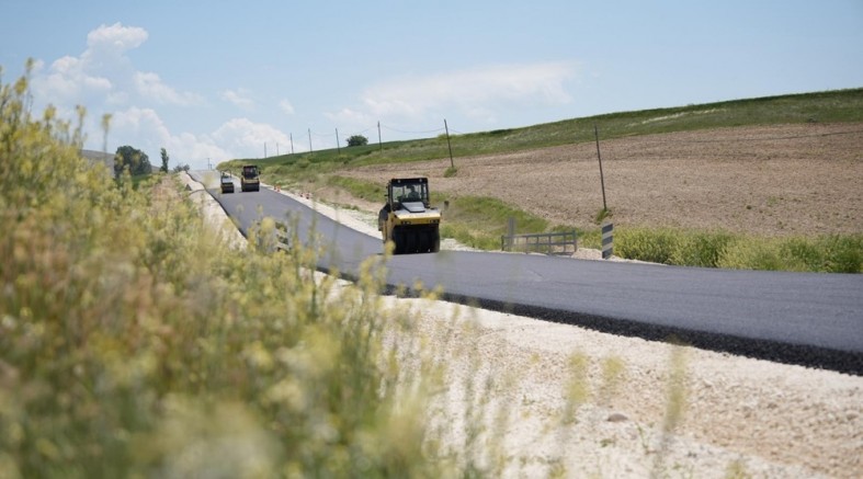 Sivrihisar-Çeltik Yolunda 12 kilometrelik sıcak asfalt