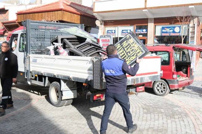 Sivrihisar'da kaldırım işgali ne mümkün!