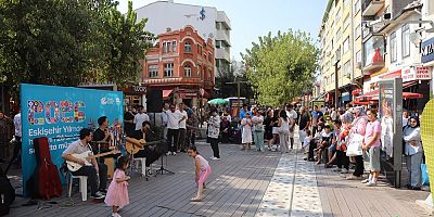 26'sında sokakta yine müzik vardı