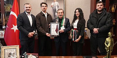 Ahmet Ataç Filistinli öğrencileri kabul etti