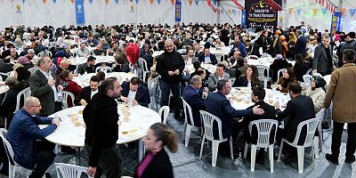 AK Parti Eskişehir İl Başkanlığının iftarına yoğun katılım