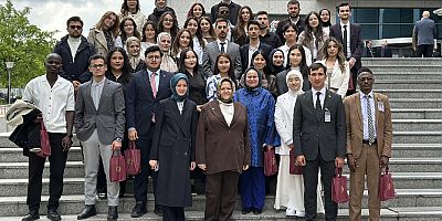 Ayşen Hoca Akademi Anadolu öğrencilerini Gazi Meclis'te ağırladı