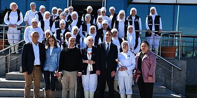Beylikova Belediyesinden kadınlara 1000 karanfil!
