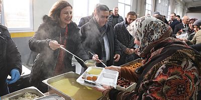 Büyükşehir iftar sofrası kurmaya Mahmudiye'den başladı