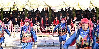 Cumhuriyetin 102. Yılı Eskişehir’de Coşkuyla Kutlandı: Resmi Geçit Töreni Düzenlendi