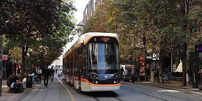 Eskişehir'de yarın tramvaylar Cumartesi, otobüsler Pazar saatlerine göre çalışacak