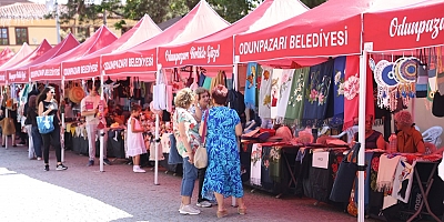 Halk merkezlerinde başlayan dönüşüm, Hicri Sezen Meydanı'nda emeğe ve dayanışmaya dönüştü