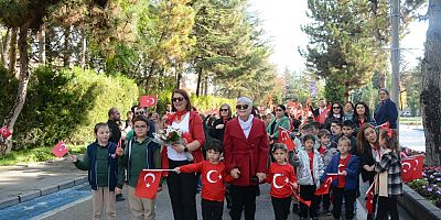İÇEM ve Mustafa Kemal İlköğretim Okulu’ndan 29 Ekim Cumhuriyet Bayramı Korteji
