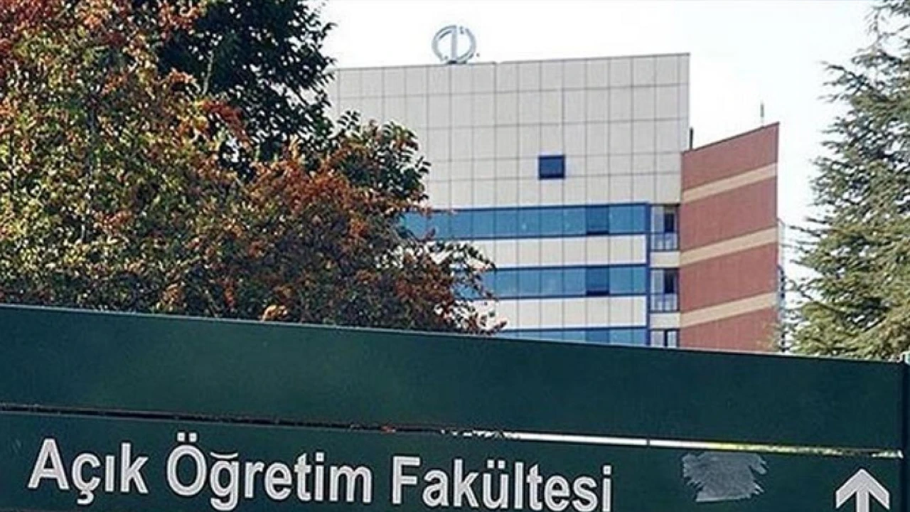İkinci üniversite fırsatıyla geleceğe yatırım: Açıköğretimde yeni kariyer kapıları açılıyor