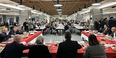Sağlık çalışanları ile iftar sofrasında buluştular